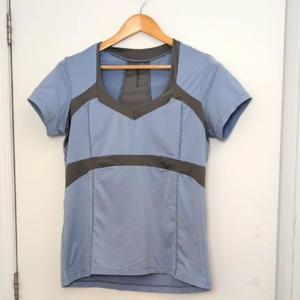 SUGOI LAVENDER AND GREY ATHLETIC TOP SIZE LARGE